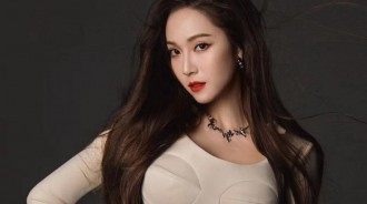 Jessica鄭秀妍公開“藝術級畫報”，女神美貌引發讚歎