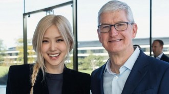 BLACKPINK Rosé分享與提姆·庫克合影！"這一週...從大英帝國勳章到Apple Park"