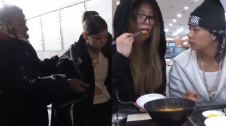 粉絲好奇男女混團是否更容易談戀愛 因留意到ALLDAY PROJECT的Tarzzan與Bailey互動曖昧